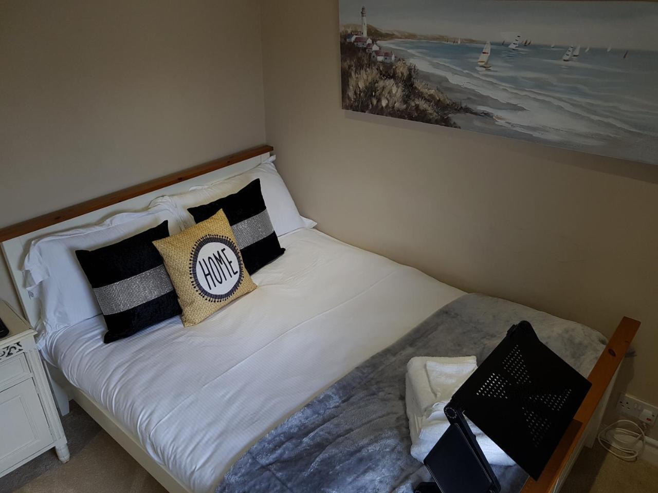 Apartmán Slough Centre Townhouse With Driveway Parking For Up To Two Cars Exteriér fotografie