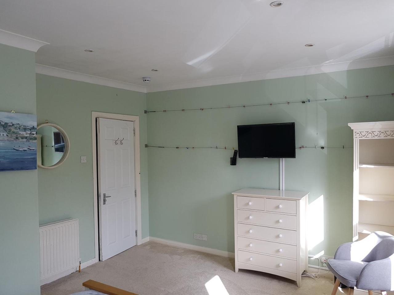 Apartmán Slough Centre Townhouse With Driveway Parking For Up To Two Cars Exteriér fotografie