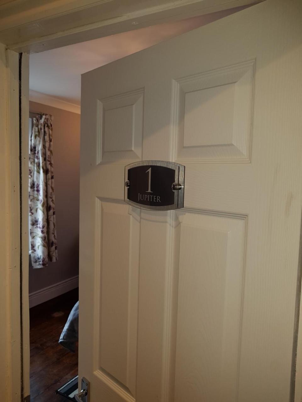 Apartmán Slough Centre Townhouse With Driveway Parking For Up To Two Cars Exteriér fotografie